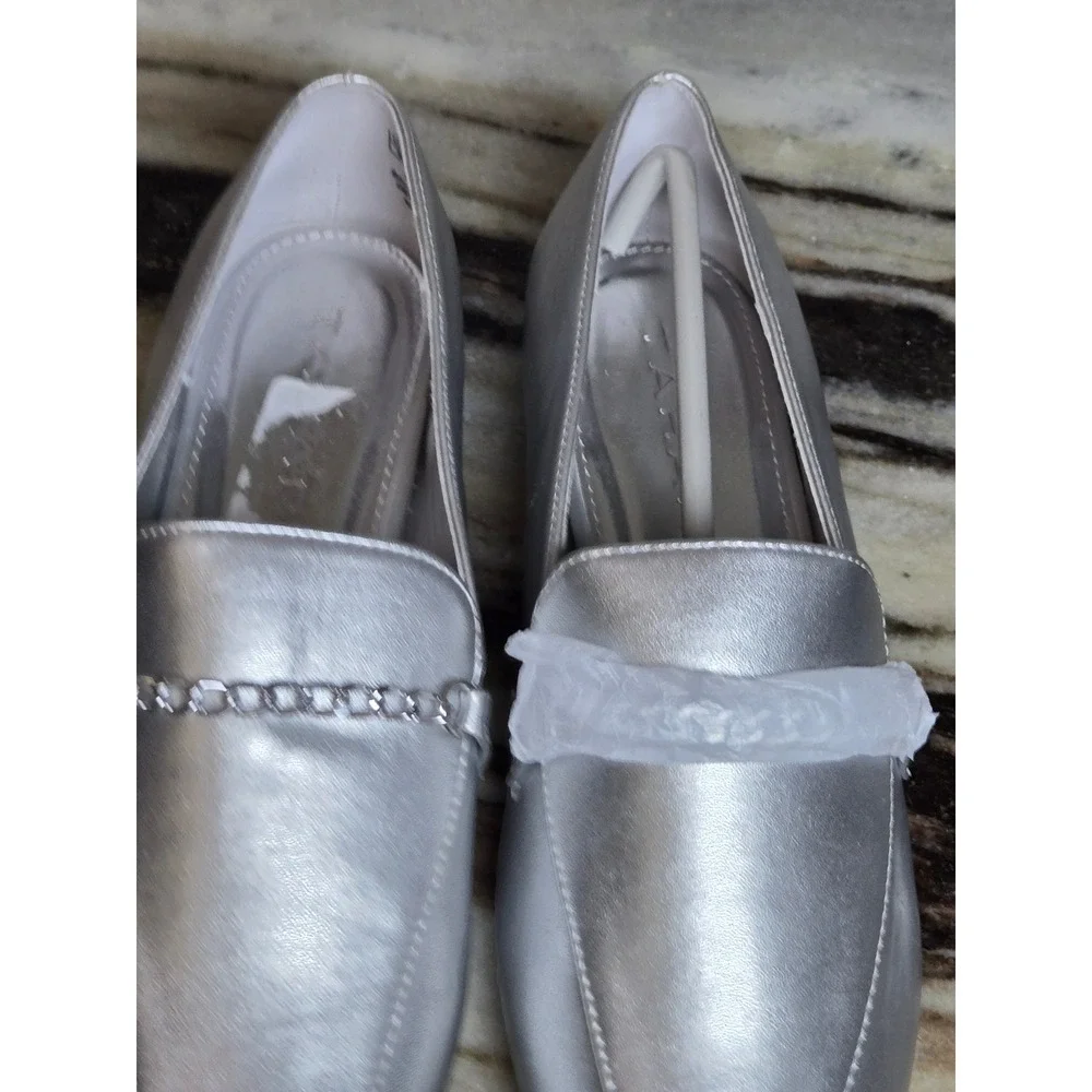 Tahari Chambord Silver Metallic Vegan‎ Leather Chain Link Loafers Size 8
